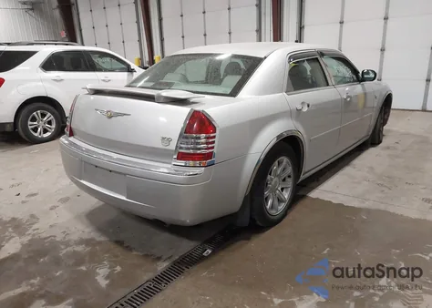 2005 Chrysler 300C z USA, uszkodzony, nr VIN 2C3JA63H15H615492
